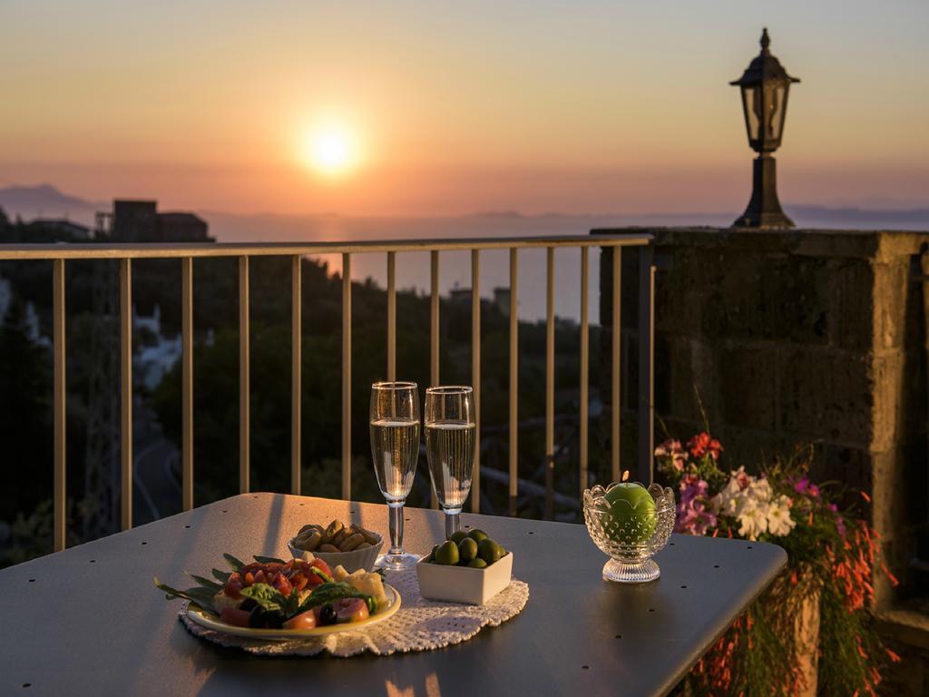 Villa Carolina Sorrento Private Heated Pool And Sea View Oda fotoğraf